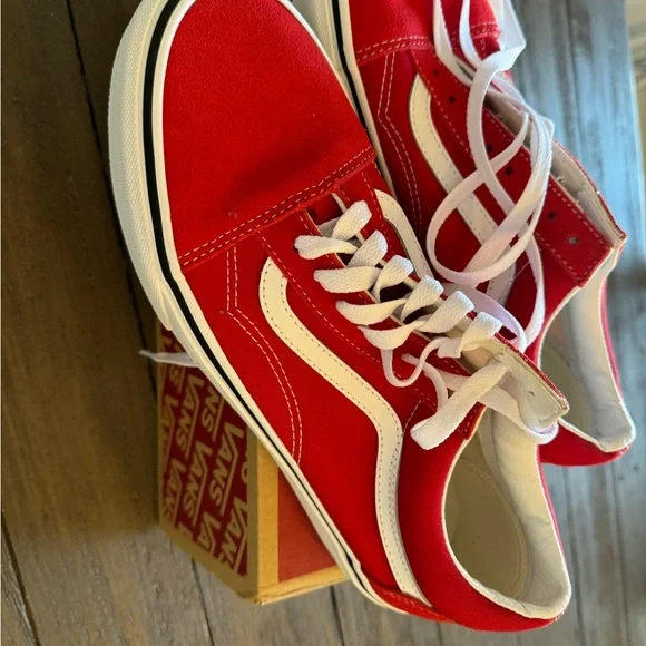NWT Vans Unisex Closed-Toe Trainers ladies size 9.5 red/white - Picture 2 of 7
